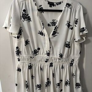 White with black flowers torrid blouse 0x